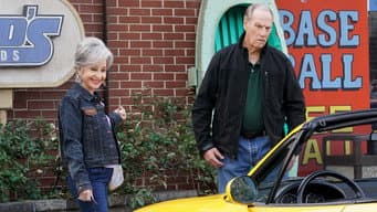 Uma mala cheia de dinheiro e um carro de palhaço amarelo